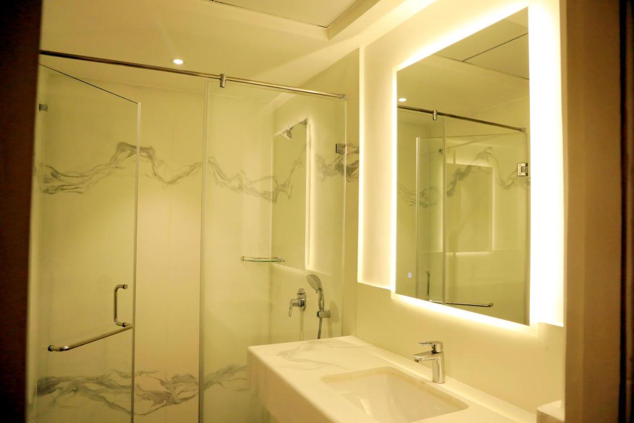 Hotel Deccan Serai Grande, Gachibowli, Hyderabad Esterno foto