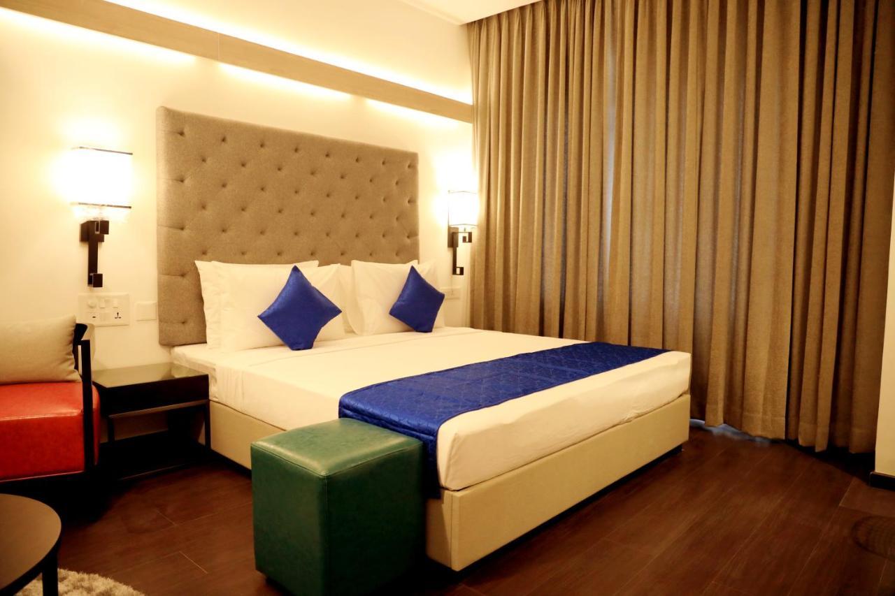 Hotel Deccan Serai Grande, Gachibowli, Hyderabad Esterno foto