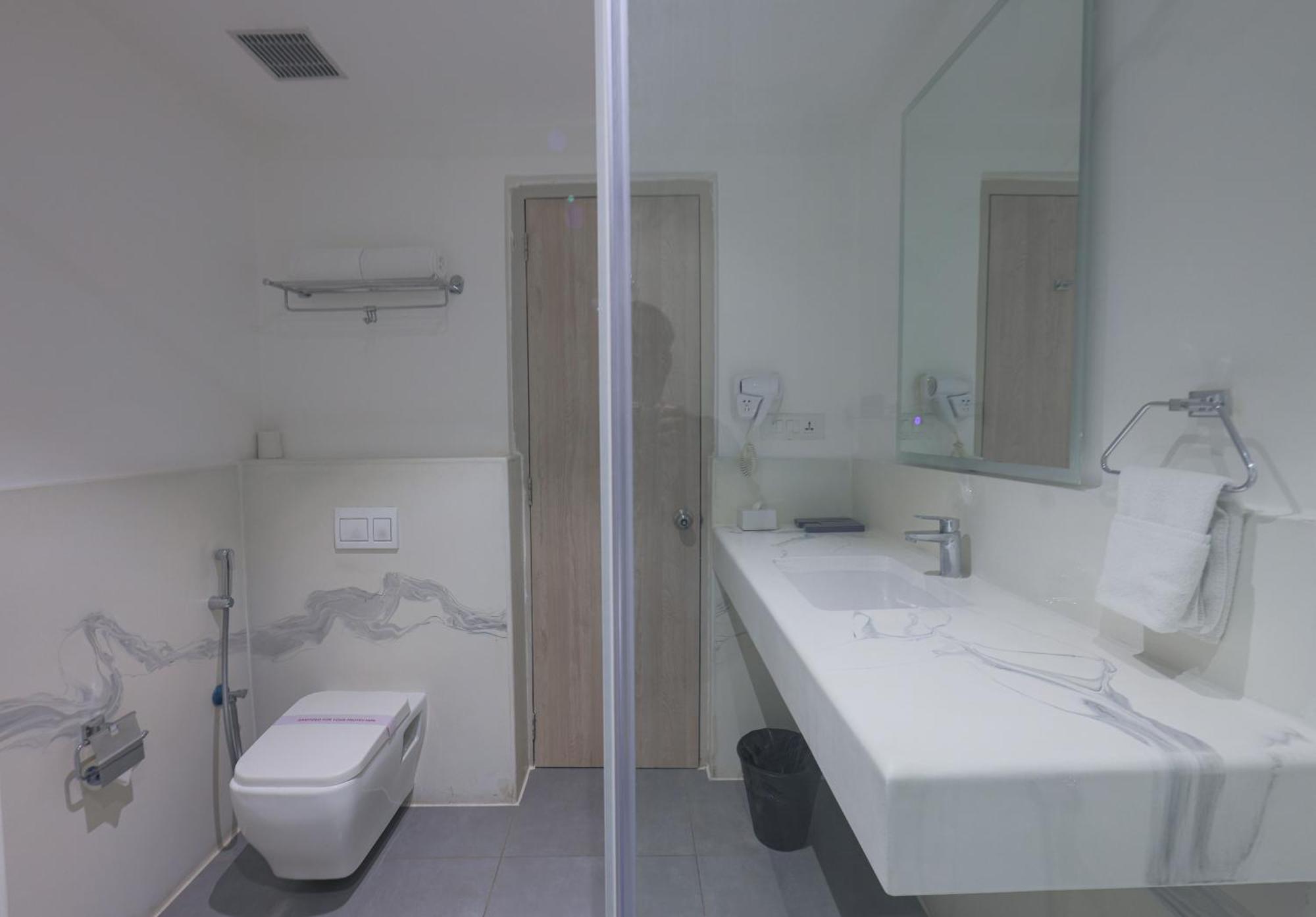 Hotel Deccan Serai Grande, Gachibowli, Hyderabad Esterno foto